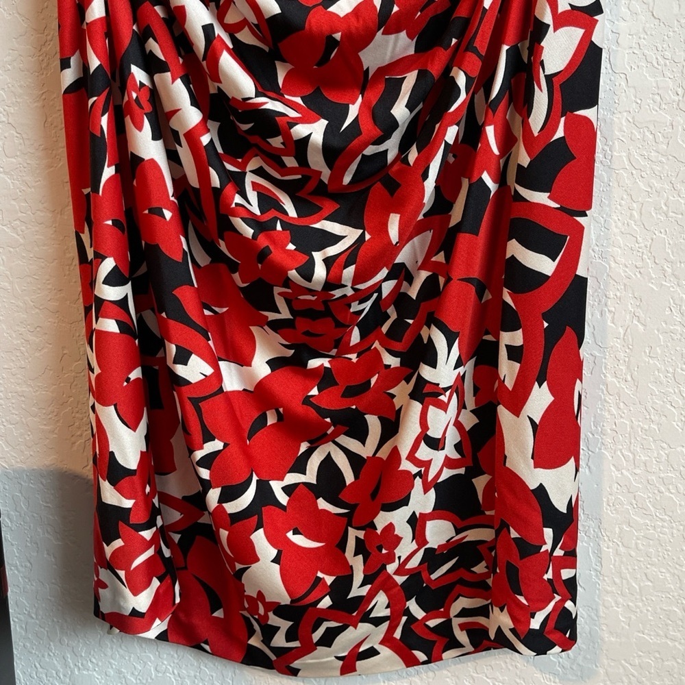 DVF Maternity: Floral Silk Dress - Picture 3 of 5